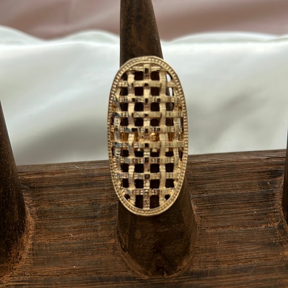 Jewelry - 3/$10 NEW gold tone open weave ring long adjustable